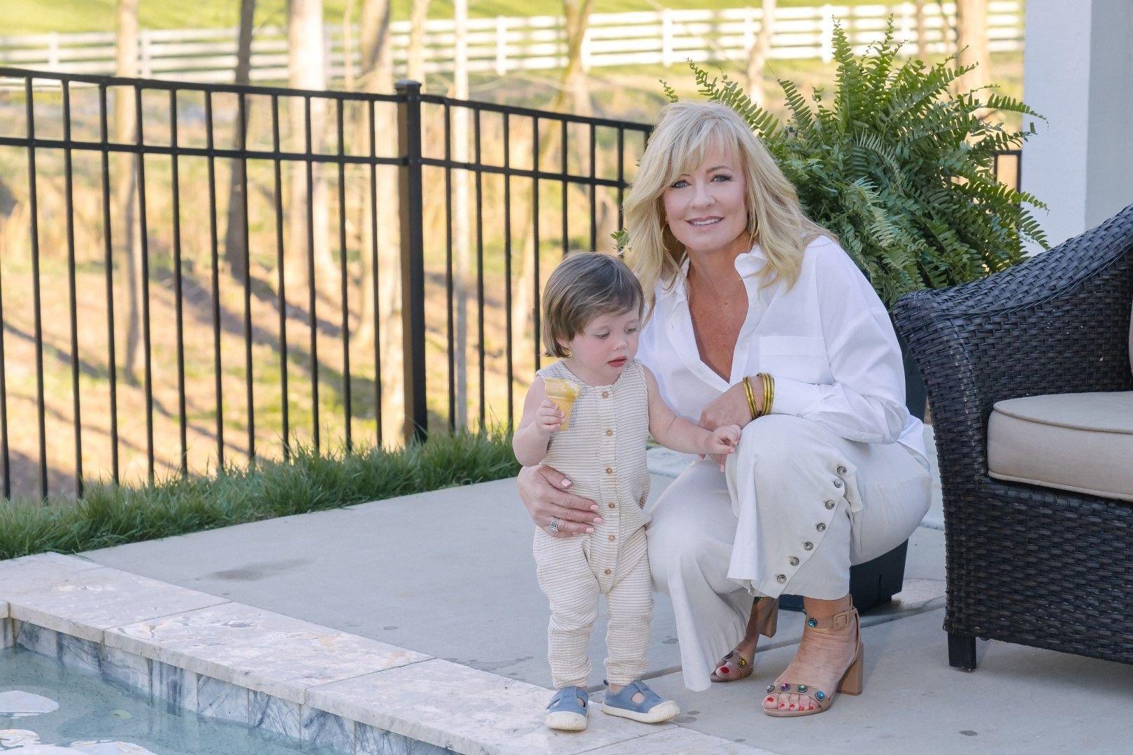 carousel-hero-element image-7